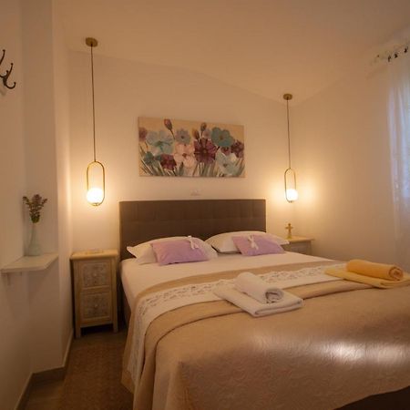 Apartments Cvelic Milovcic Малинска Екстериор снимка