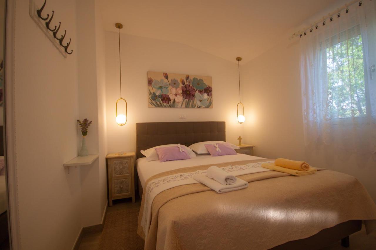 Apartments Cvelic Milovcic Малинска Екстериор снимка