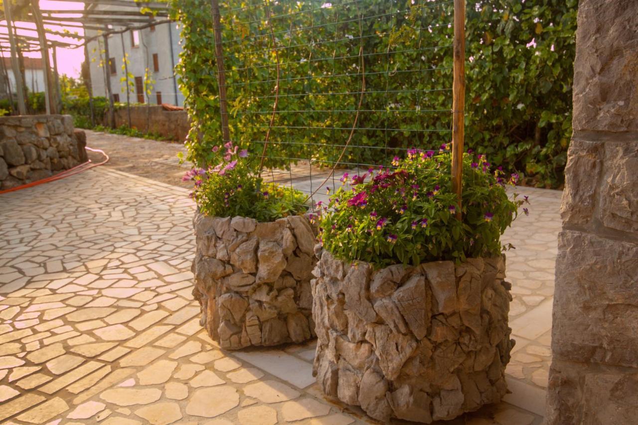 Apartments Cvelic Milovcic Малинска Екстериор снимка