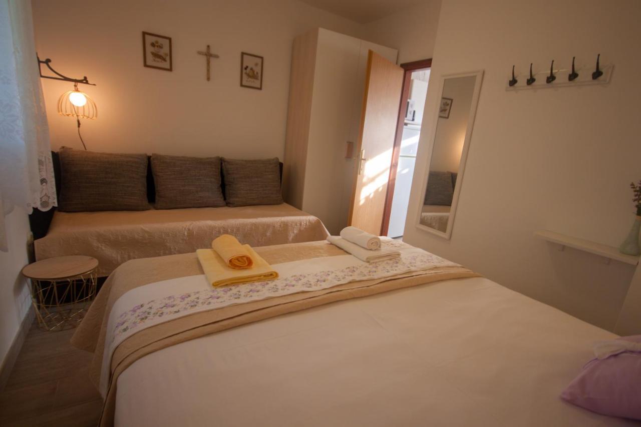 Apartments Cvelic Milovcic Малинска Екстериор снимка