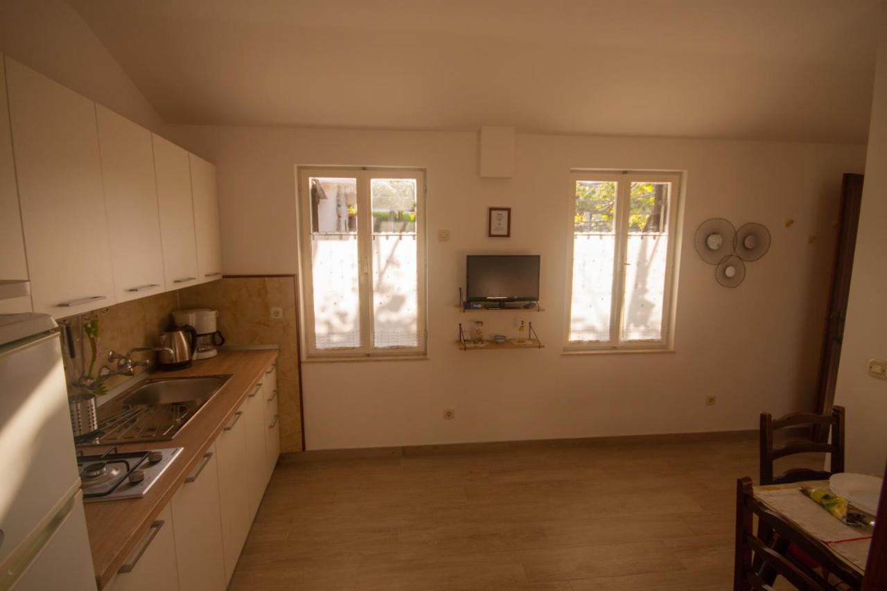 Apartments Cvelic Milovcic Малинска Екстериор снимка