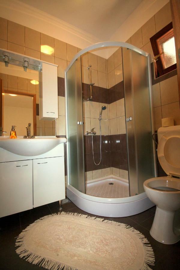 Apartments Cvelic Milovcic Малинска Екстериор снимка
