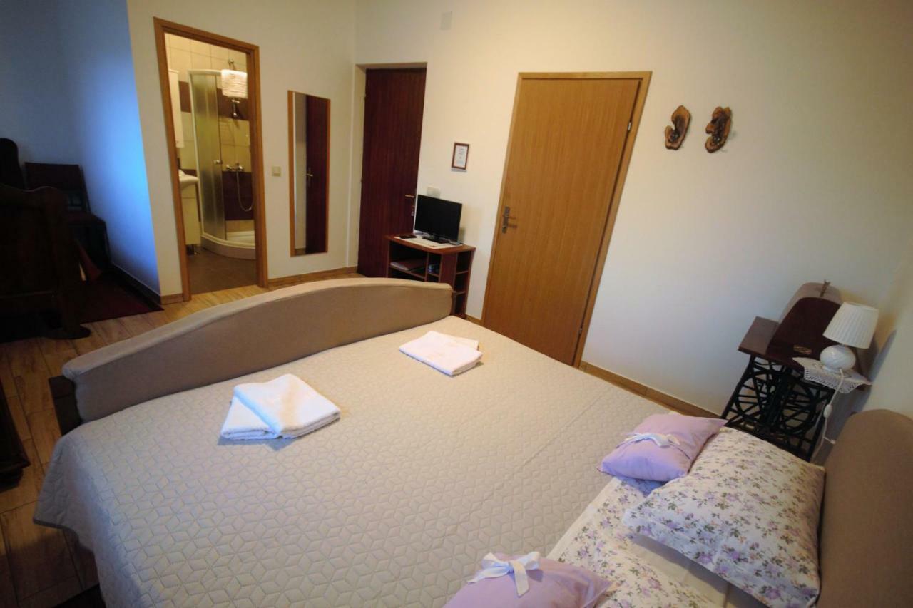 Apartments Cvelic Milovcic Малинска Екстериор снимка